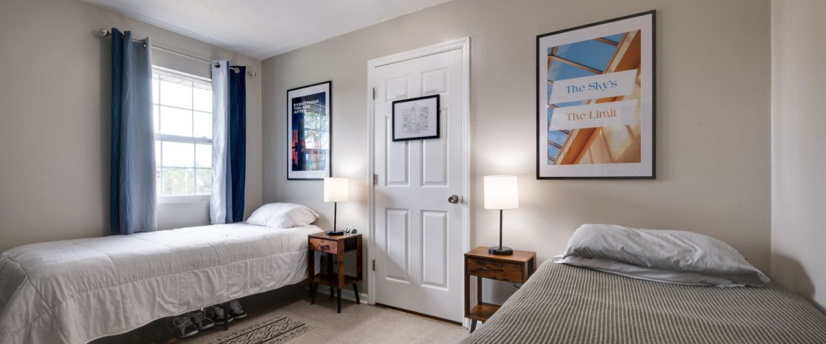 a bedroom with 2 twin beds that looks cozy and inviting at an inpatient center for addiction