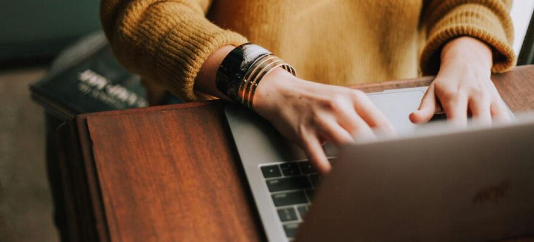 women using a computer to log into virtual treatment for substance abuse recovery