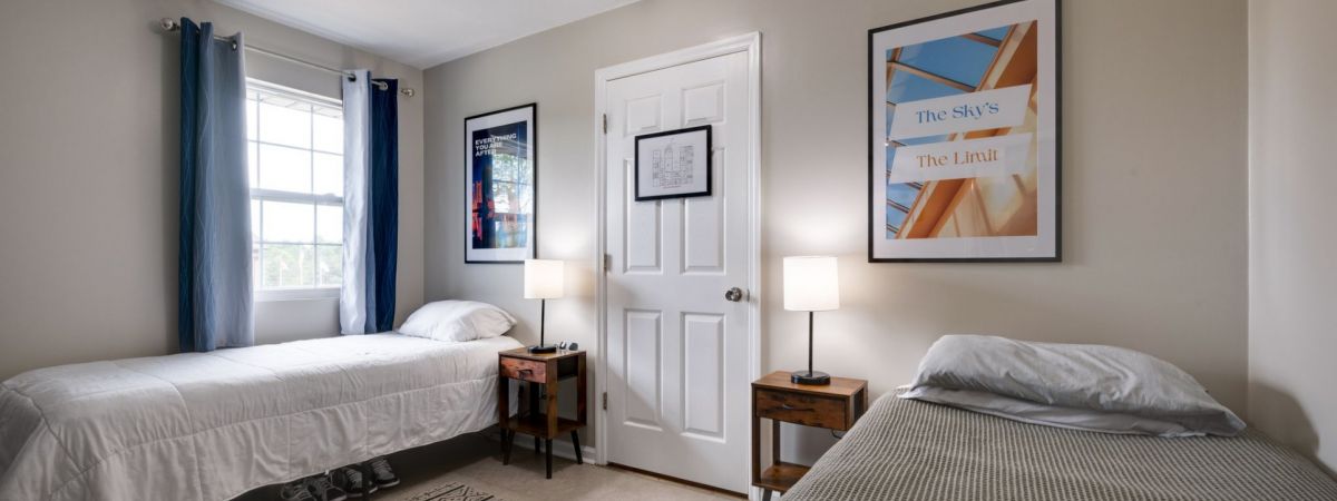 a bedroom with 2 twin beds that looks cozy and inviting at an inpatient center for addiction